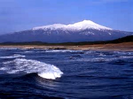 日本海と鳥海山
