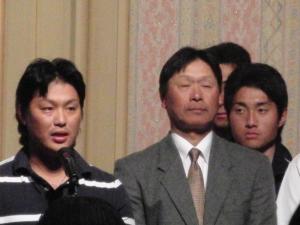 最後の〆は、気迫を込めた村田修一選手会長の挨拶